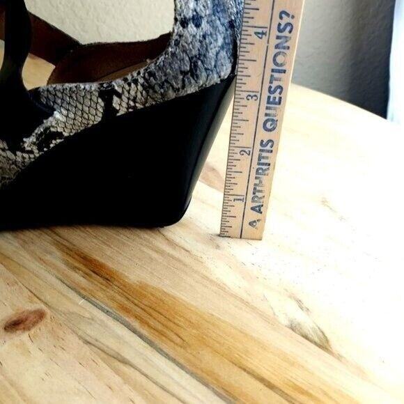 REACTION - Picture 7 of 14